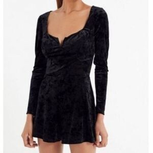Urban Outfitters- “Sasha” Crushed Velvet Romper Long Sleeves in Black- Size M